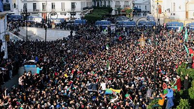 Marée humaine à Alger contre le nouveau président élu (AFP)