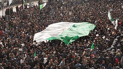 Algérie : les étudiants manifestent malgré le décès du général Gaid Salah