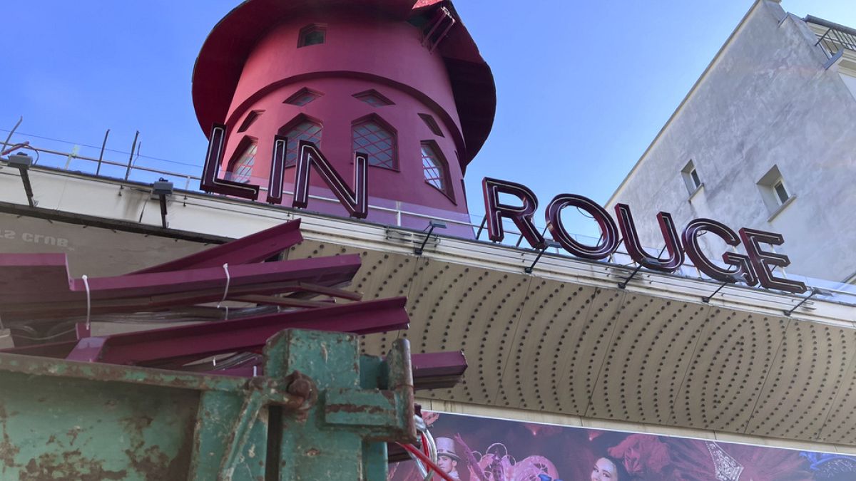 Moulin Rouge's iconic windmill sails collapse overnight thumbnail