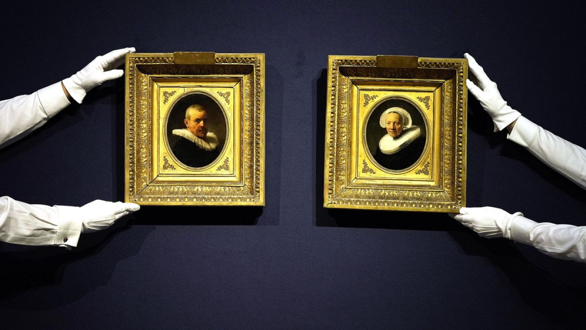 Les deux portraits peints par Rembrandt, vendus pour plus de 13 millions d'euros, jeudi 6 juillet 2023.