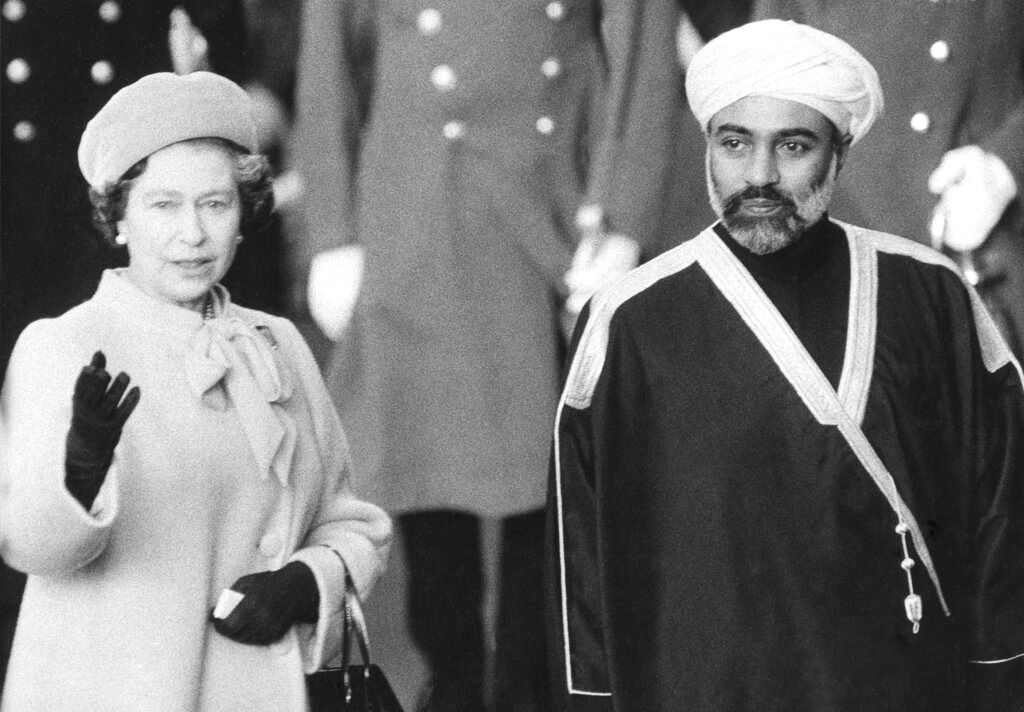 ملکه بریتانیا و سلطان قابوس، سلطان عمان در سال ۱۹۸۲