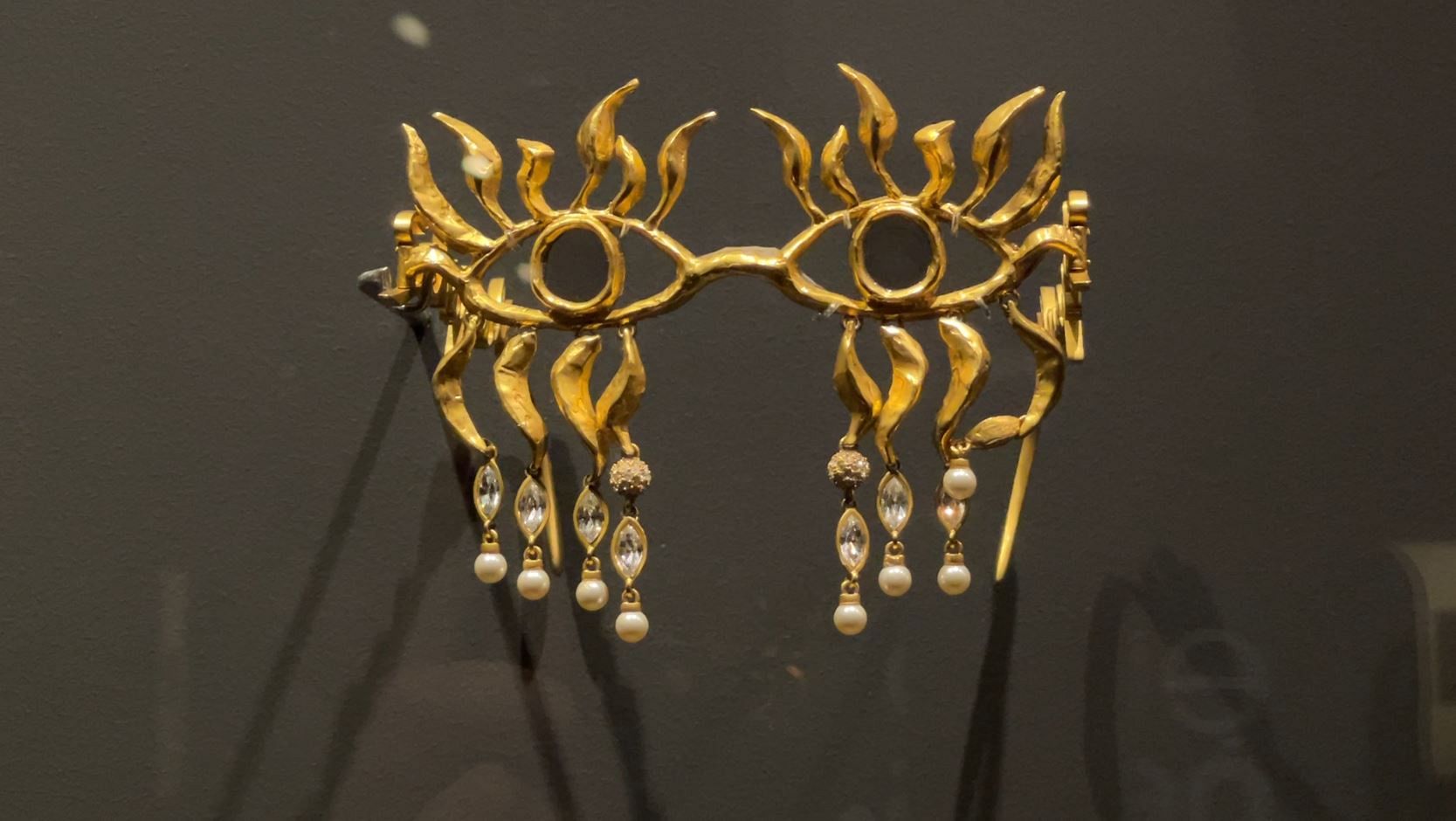 Elsa Schiaparelli collaborated with inventive jewelers