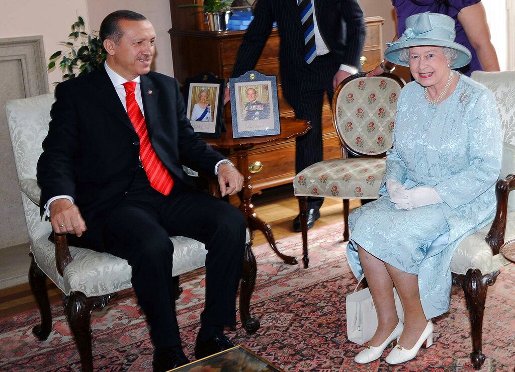 ملکه بریتانیا و رجب طیب اردوغان، نخستوزیر ترکیه در سال ۲۰۰۸