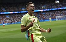 Der spanische Spieler Fermin Lopez feiert nach seinem Tor während des Fußball-Goldmedaillenspiels der Männer zwischen Frankreich und Spanien im Parc des Princes während der Olympischen Sommerspiele 2024