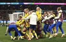 فرحة لاعبات المنتخب السويدي بعد الفوز