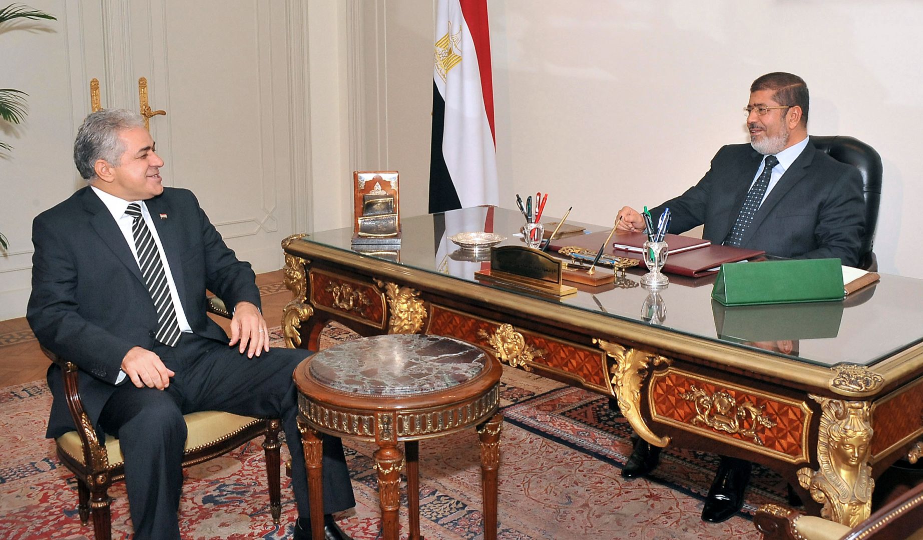 الرئيس المصري السابق محمد مرسي مع مرشح الرئاسة المصرية حمدين صباحي نوفمبر/ تشرين الثاني 2012