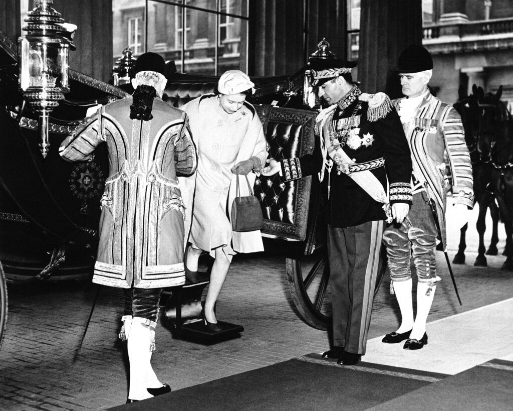 ملکه بریتانیا و شاه ایران در کاخ باکینگهام (سال 1959)