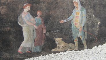 Elena e Paride in un affresco in una casa a Pompei