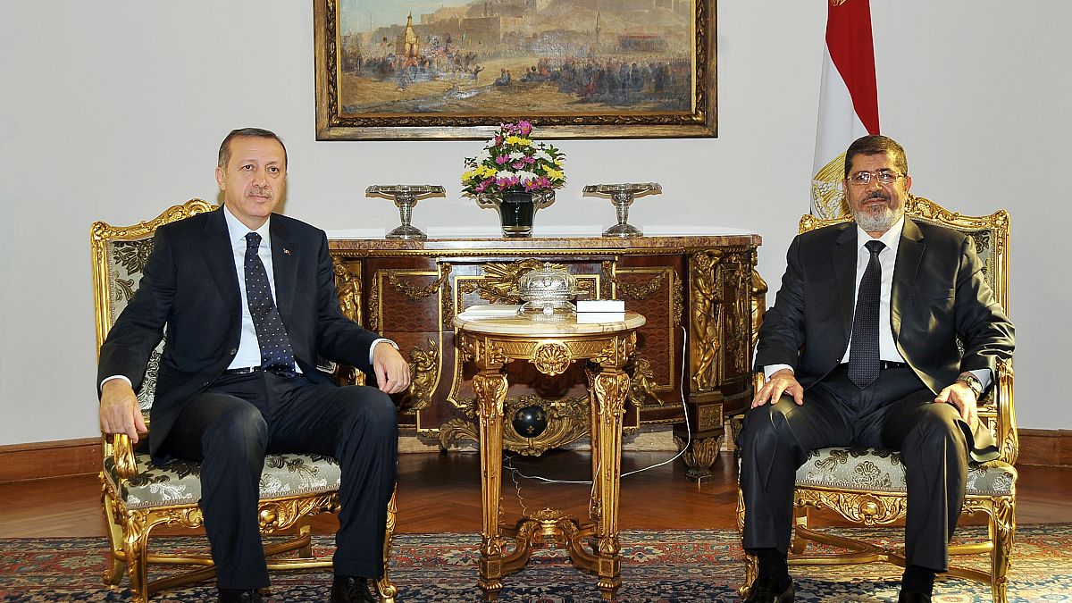 الرئيس المصري السابق محمد مرسي مع الرئيس التركي رجب طيب إردوغان نوفمبر/تشرين الثاني 2012 