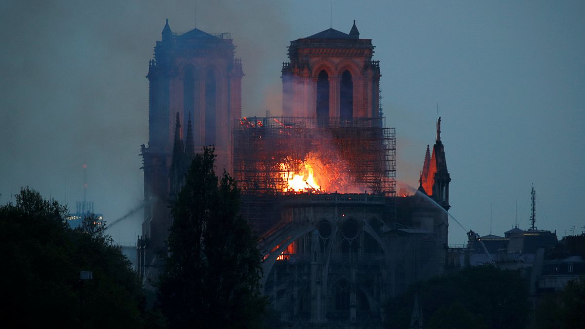 Hatalmas tűz a párizsi Notre-Dame-ban 