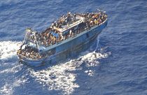 عشرات الأشخاص على متن قارب صيد مدمر انقلب لاحقاً وغرق قبالة جنوب اليونان، 14 يونيو 2023