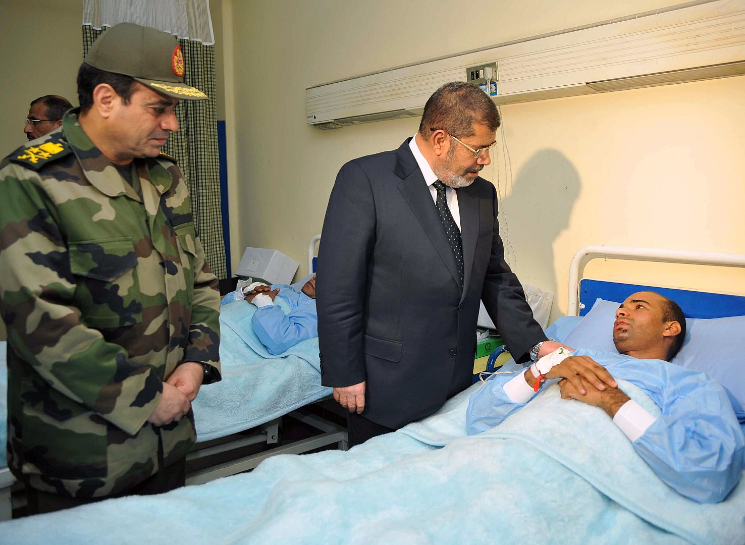 الرئيس المصري السابق محمد مرسي مع وزير الدفاع عبد الفتاح السيسي يناير/كانون الثاني 2013