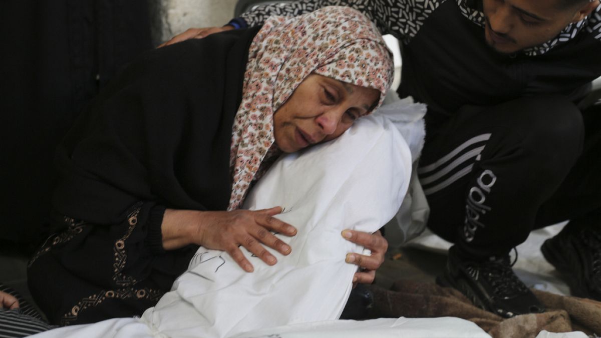 Airstrikes on Rafah kill scores as Israeli jets pummel Syria thumbnail