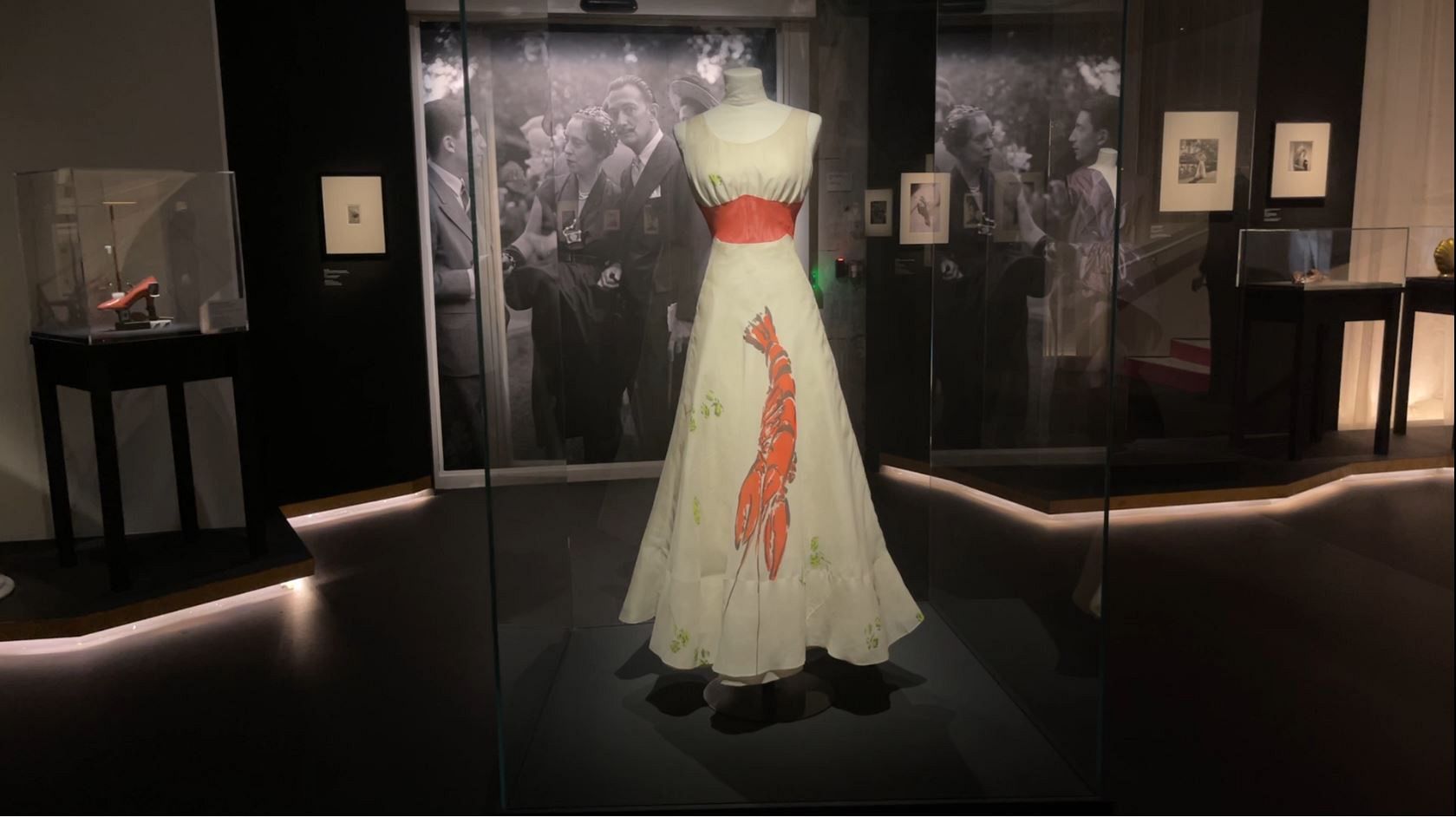 The famous lobster dress featuring a Dalí's drawing became famous after being worn by Wallis Simpson.