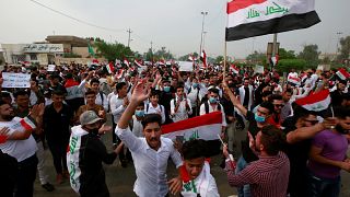 شهود: سيارات وآلاف العراقيين يكسرون حظر التجول في بغداد 