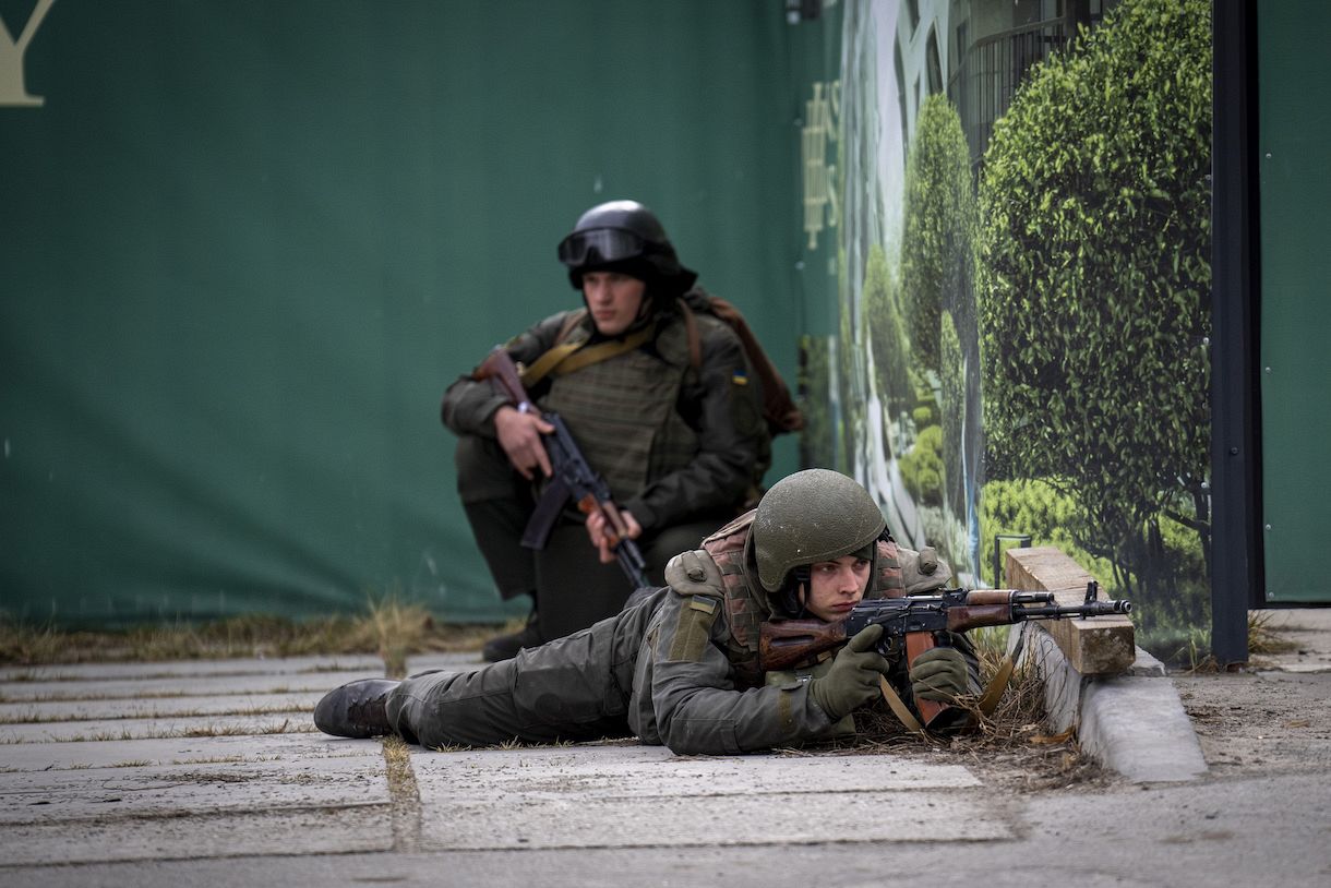 Ukrainian soldiers take positions in downtown Kyiv, Ukraine. February 2022