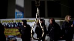 Θηλιές έξω από το υπουργείο Υγείας 