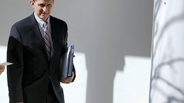 Michael Flynn Beyaz Saray'dan çıkarken. Michael Flynn Beyaz Saray'dan çıkarken.