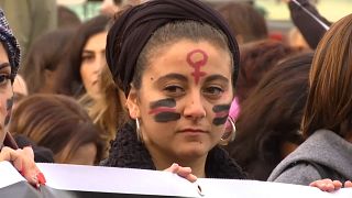 العنف ضد المرأة: مظاهرات في أوروبا وصمت "يخفي الكثير" في العالم العربي