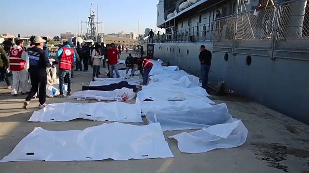 غرق عشرات المهاجرين في المتوسط وسمك القرش يلتهم الجثث غرق عشرات المهاجرين في المتوسط وسمك القرش يلتهم الجثث