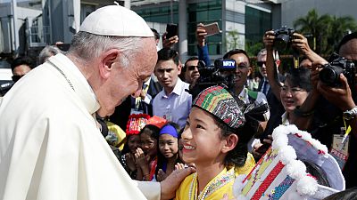 Papa Francisco chega a Myanmar