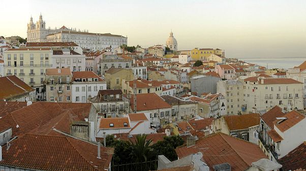 Um dos bairros lisboetas mais procurados pelos turistas é Alfama Um dos bairros lisboetas mais procurados pelos turistas é Alfama