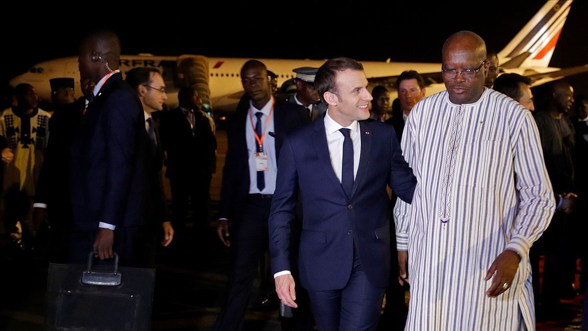الرئيس الفرنسي ماكرون يستقبله روك مارك كريستيان كابوري رئيس بوركينا فاسو