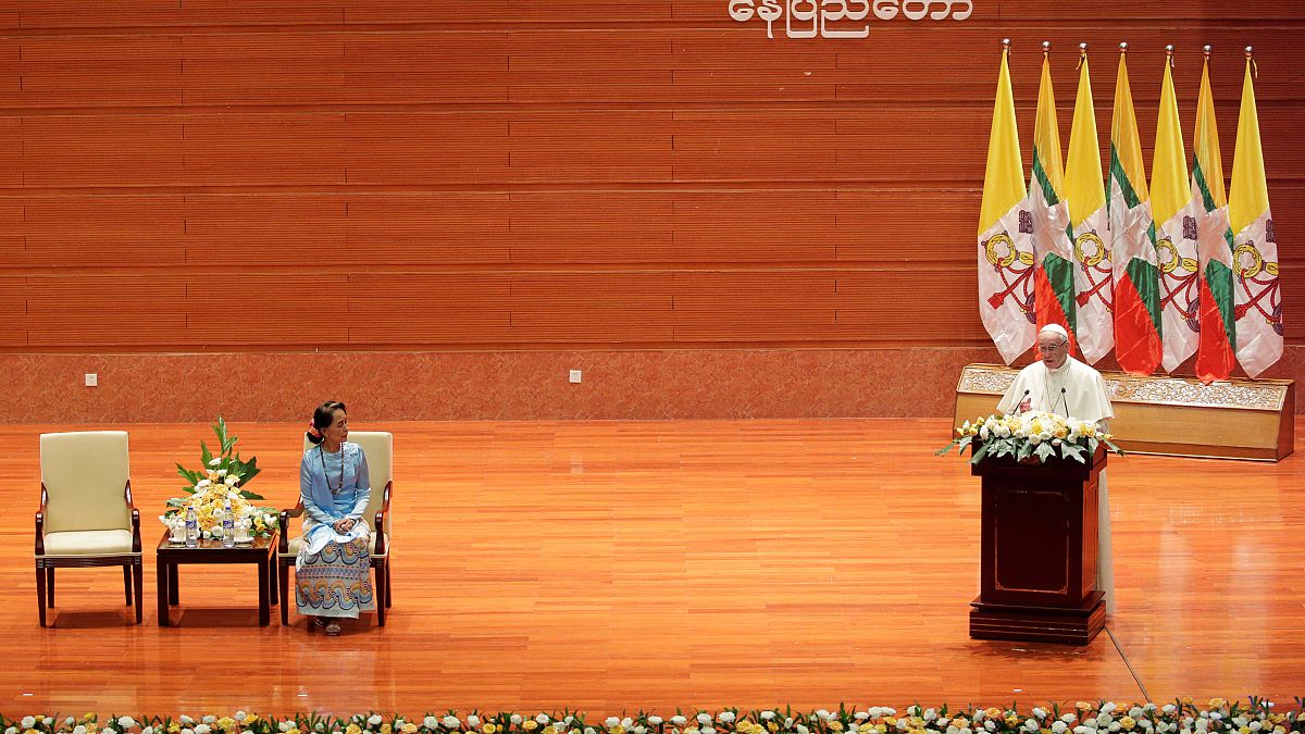 Il discorso del Pontefice davanti a Aung San Suu Kyi 