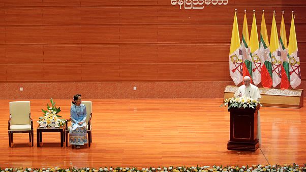 Il discorso del Pontefice davanti a Aung San Suu Kyi Il discorso del Pontefice davanti a Aung San Suu Kyi