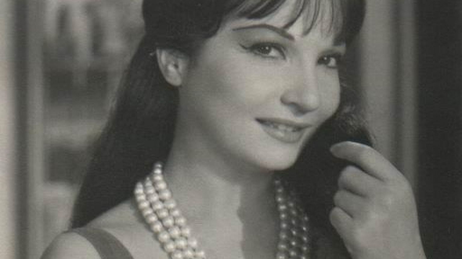 نجوم الفن والسينما ينعون "دلوعة السينما المصرية"