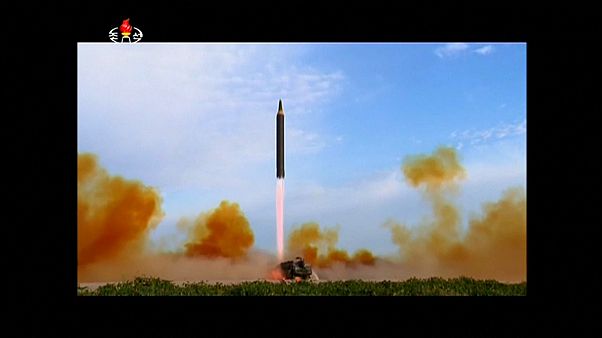 Um míssil da Coreia do Sul responde a novo míssil da Coreia do Norte Um míssil da Coreia do Sul responde a novo míssil da Coreia do Norte