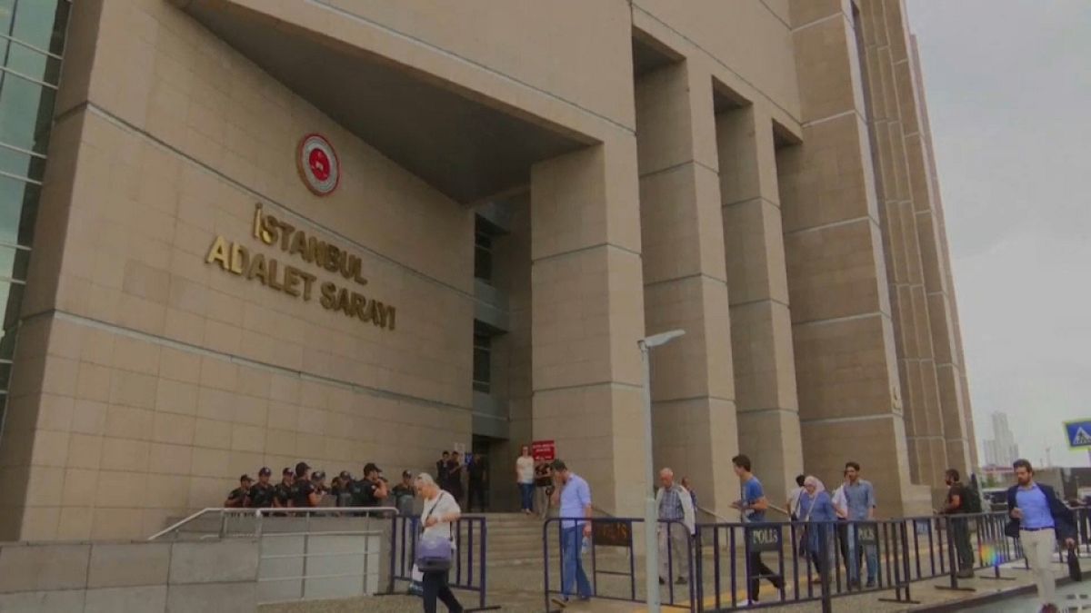 İstanbul'da "FETÖ" soruşturması: 360 kişiye yakalama kararı