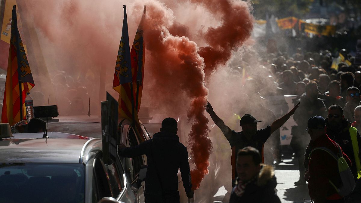 Around 20,000 taxi drivers protested in Madrid