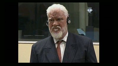 ULTIM'ORA - Suicidio in diretta al TPIJ dell'ex generale croato Praljak 