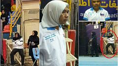 Mann mit "Kopftuch": Thailands Mannschaftstrainer tarnt sich in iranischem Stadion