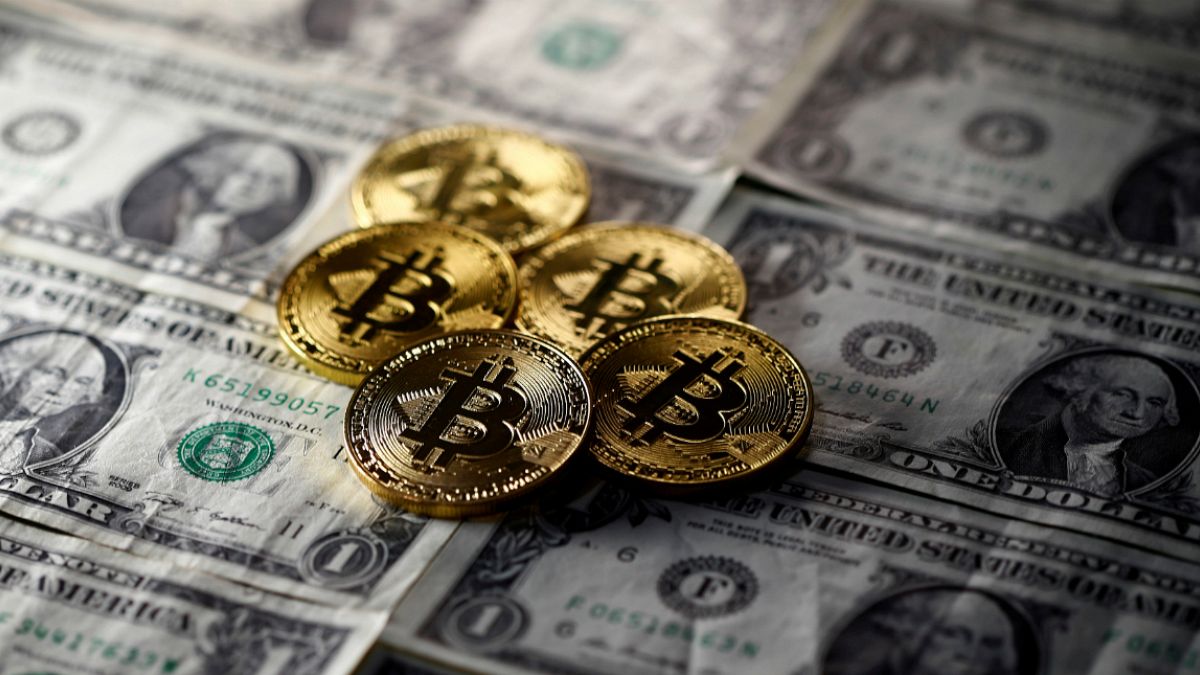 Bitcoin ultrapassa barreira dos 11.000 dólares 