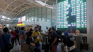 Χιλιάδες τουρίστες περιμένουν στο αεροδρόμιο του Μπαλί