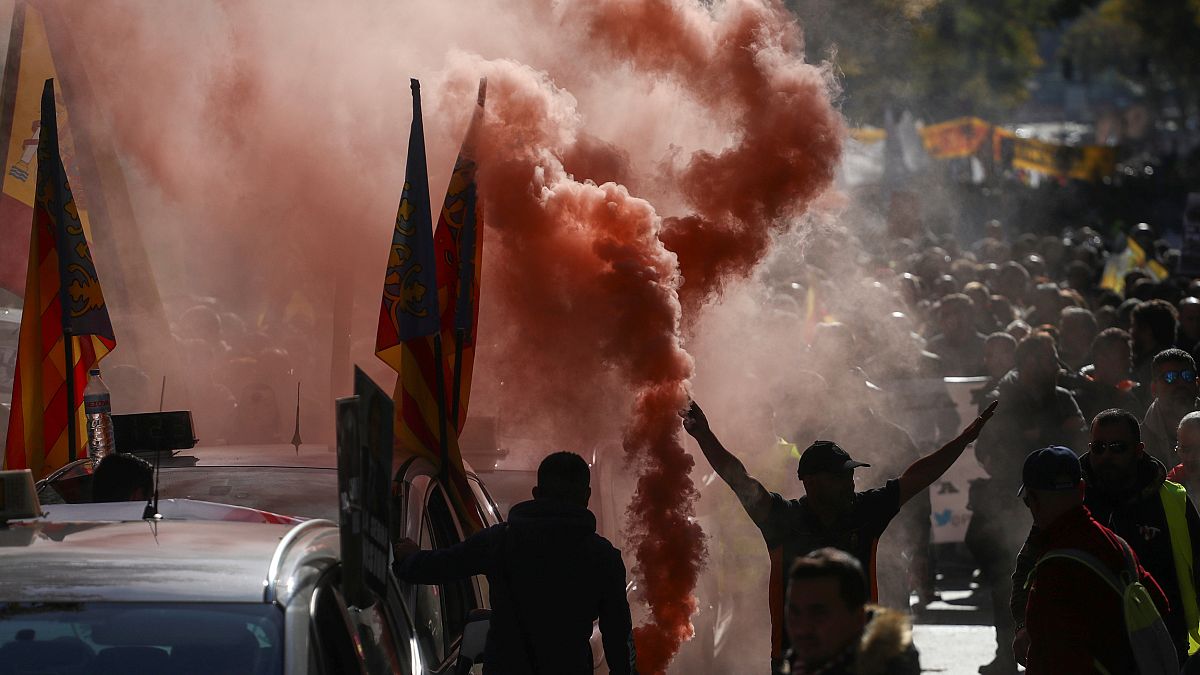 Απεργία χιλιάδων ταξί στην Ισπανία - Διαμαρτύρονται για την κυκλογορία Uber