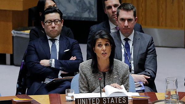 UN-Botschafterin Haley fordert: "Sämtliche Verbindungen mit Nordkorea kappen" UN-Botschafterin Haley fordert: "Sämtliche Verbindungen mit Nordkorea kappen"