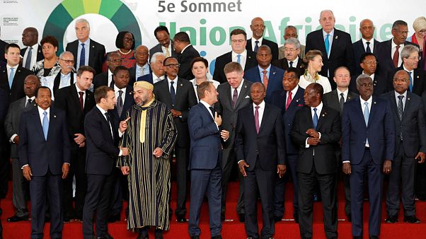 Africanos y europeos condenan el comercio de esclavos en Libia Africanos y europeos condenan el comercio de esclavos en Libia
