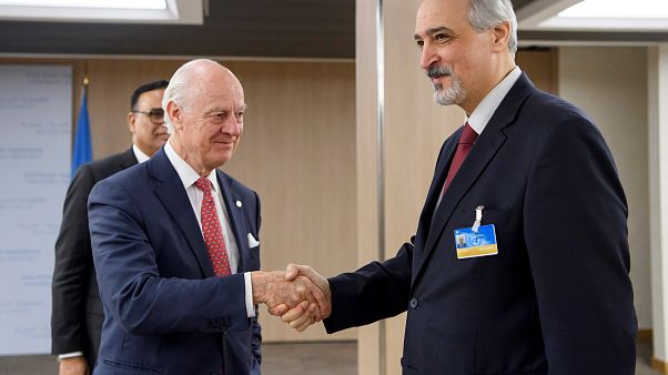 A Ginevra si discute di pace ma in Siria cadono le bombe A Ginevra si discute di pace ma in Siria cadono le bombe