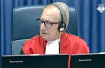 Un juge du TPIY réagit après que Slobodan Praljak a avalé du poison