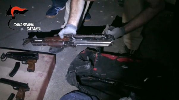 Sequestro di armi e droga a Catania Sequestro di armi e droga a Catania