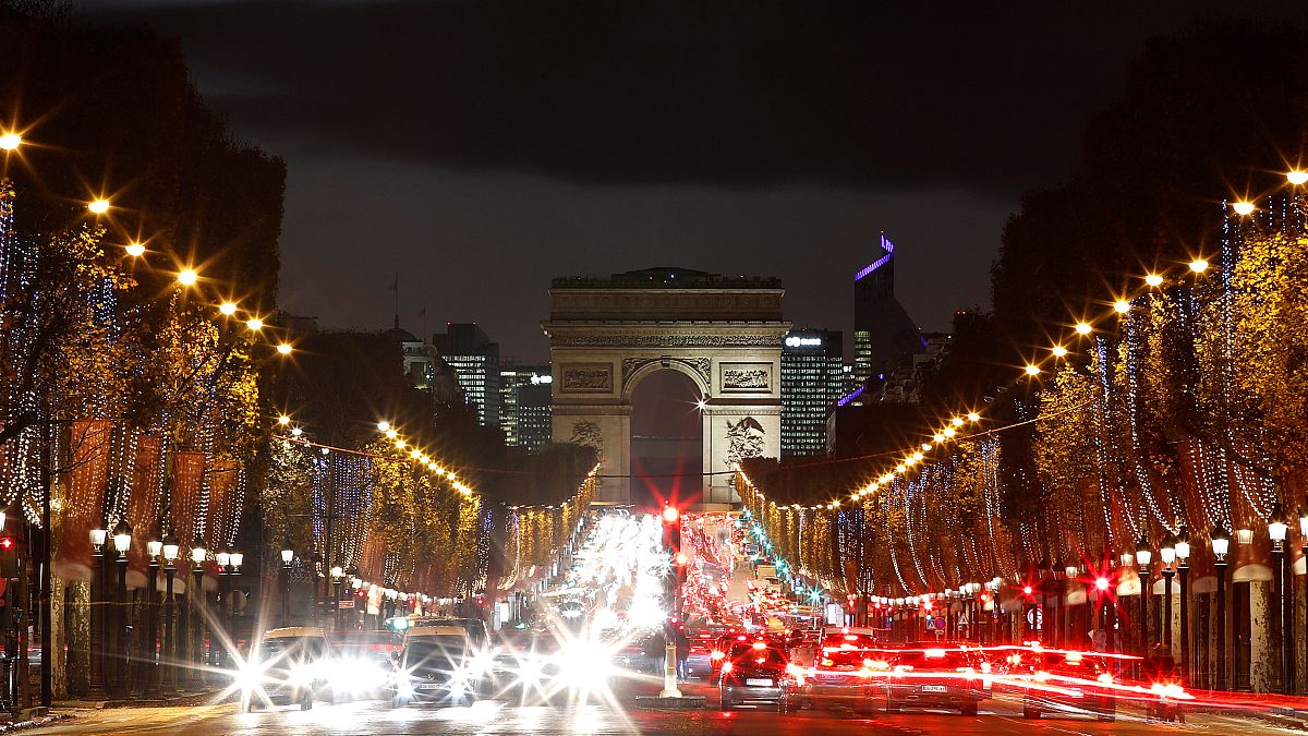 Car traffic in Paris