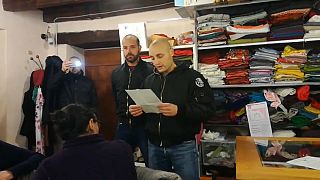 Neonazis italianos interrumpen una reunión de voluntarios que ayudan inmigrantes