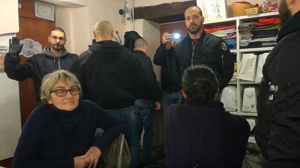 ایتالیا؛ گروه نئونازی همایش فعالان مدافع مهاجران را بر هم زدند ایتالیا؛ گروه نئونازی همایش فعالان مدافع مهاجران را بر هم زدند