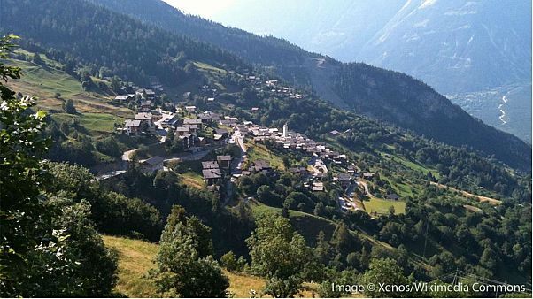 Swiss village votes in favour of paying new residents to live there Swiss village votes in favour of paying new residents to live there
