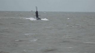 Операция по спасению подводников прекращена