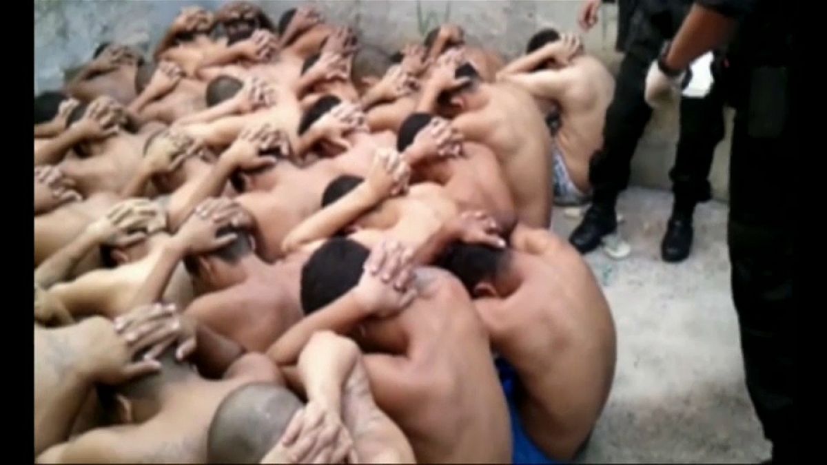 Brasile: detenuti torturati con le pistole elettriche