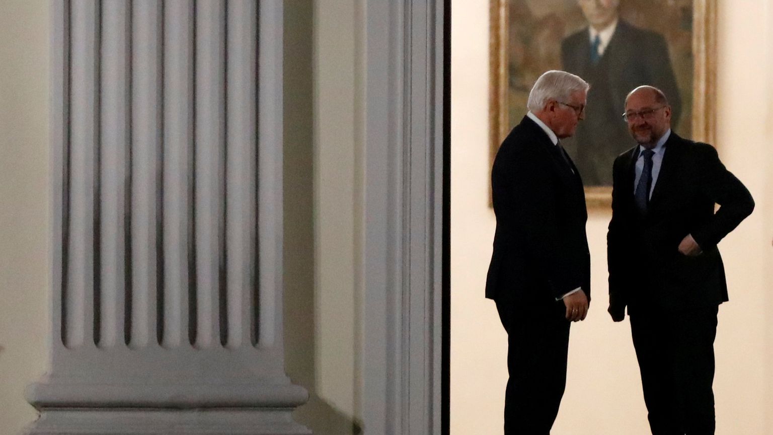 Frank-Walter Steinmeier und Martin Schulz vor Schloss Bellevue